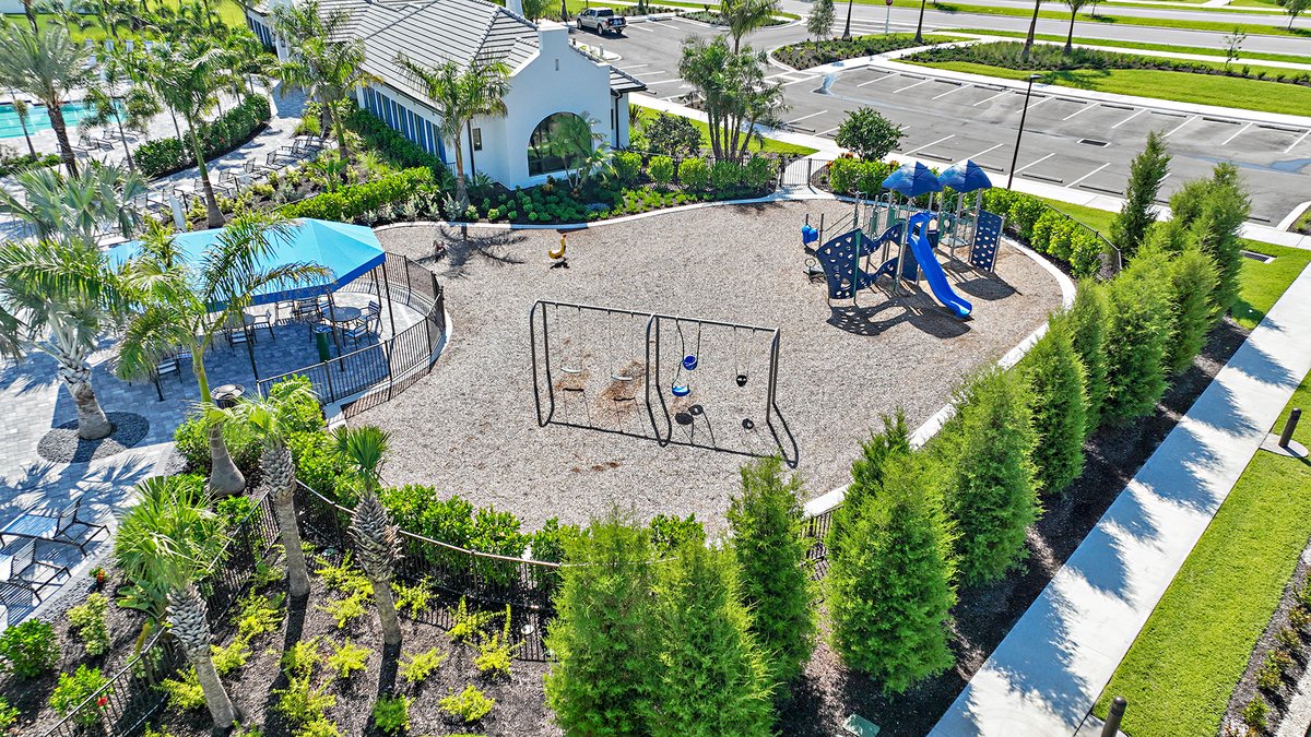 Easy living comes naturally at Windward. ✨

Whether you’re looking to relax or stay active, Windward has it all. Lounge by the resort-style pools, play a match on the pickleball or tennis courts, or take your pup for a walk at the dog park. Learn more at loom.ly/Pru3UaA!