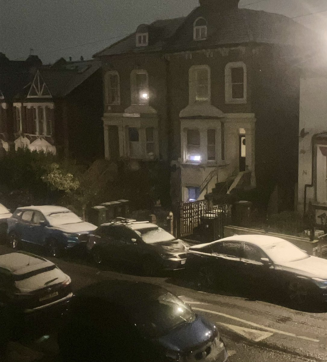 Did you miss the snow? We just got a glimpse of it last night at 1am. ❄️ #SE6