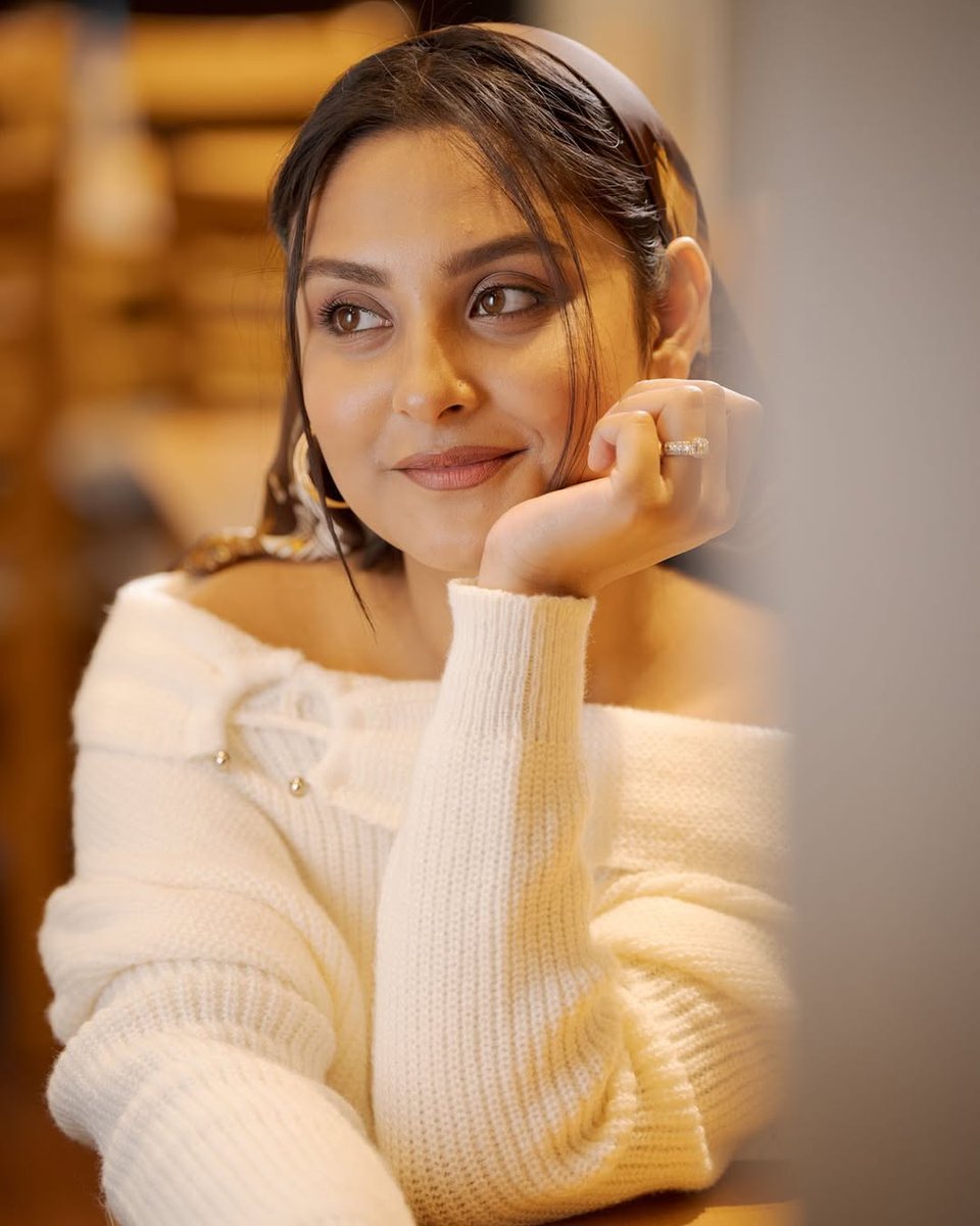 हम जुदा हो गए आग़ाज़-ए-सफ़र से पहले...

जाने किस सम्त हमें राह-ए-वफ़ा ले जाती...