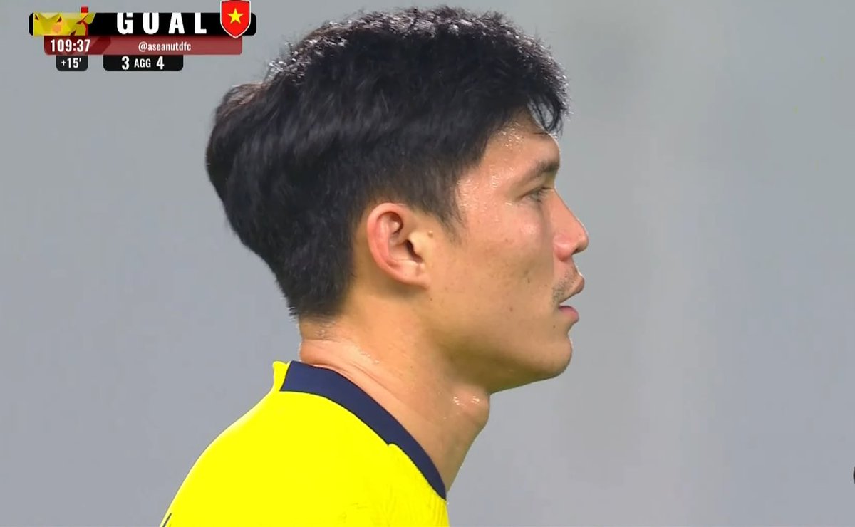 เวลา #บอลไทย แพ้ เราไม่ค่อยโมโหนะ แต่จะสงสารนักเตะมากกว่า เพราะนักเตะคงเจ็บปวดมากกว่าแฟนบอลเยอะ เห็นนักเตะหน้าเศร้า แล้วโกรธไม่ลง ละไทยก็เจอกรรมการแย่ทั้ง 2นัด

แต่ก็ต้องยอมรับว่าไทยยังต้องปรับปรุงอีกเยอะ ถ้าจะขึ้นระดับเอเชีย ไทยต้องลดความผิดพลาดลงอีก

เป็นกำลังใจให้นะคะ สู้ต่อไป