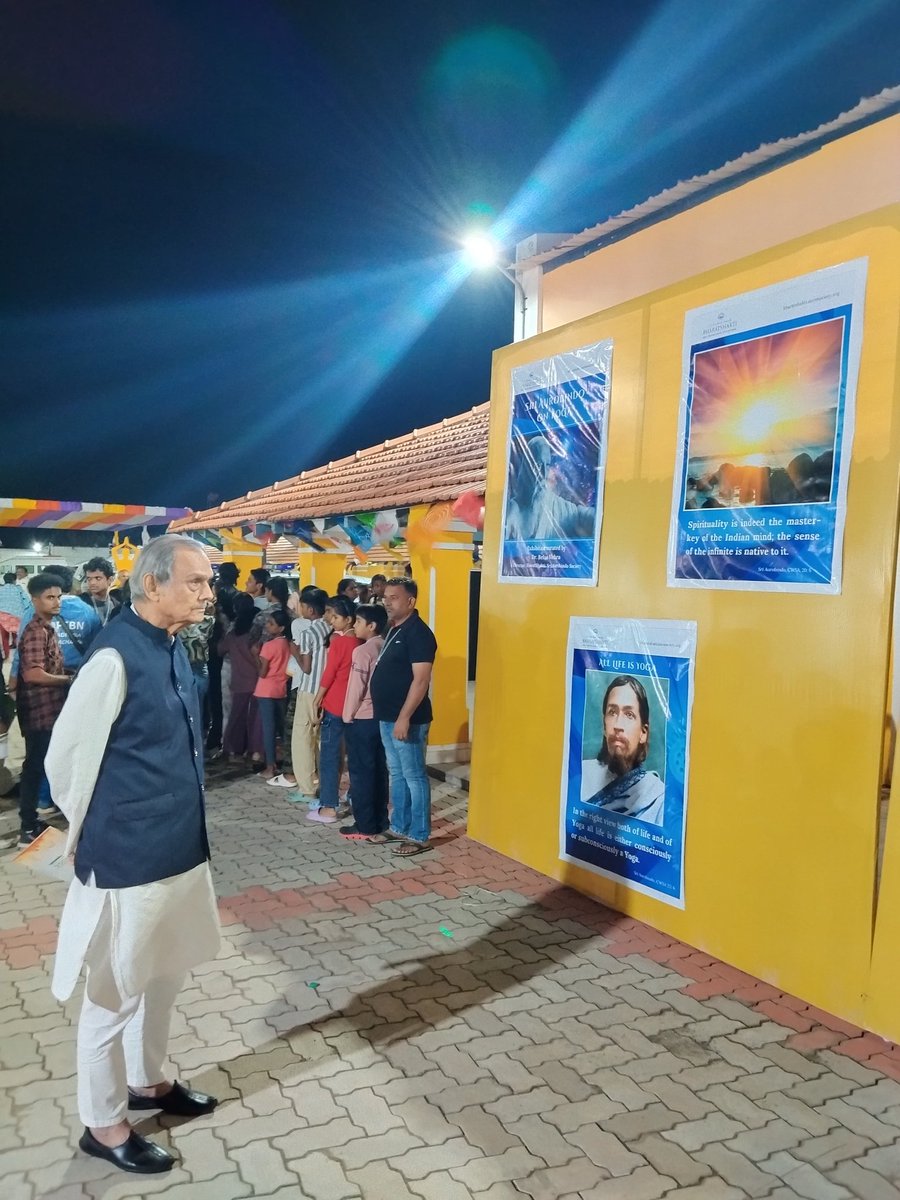 visitpuduvai's tweet photo. Mr. Pradeep Narang, Chairman of Sri Aurobindo Society, visits the exhibition, making it truly special!

#30thinternationalyogafestival #exhibition #puducherry #peacefulpuducherry #experiencepuducherrystoriestotell #dekhomeradesh https://t.co/bPZiGo1ie8