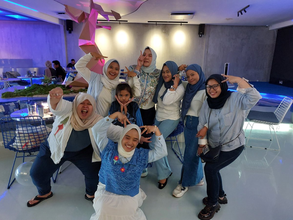 phayoes's tweet photo. Thank you for today guys! See you soon! Always love and be loved! 🤣✌🏻
@NamiKireiHimura @vaaaleei @trisnawatiss @rei_corner @itschimskiw @wintya_luckim @keyybeom50 @jungwons_angel 
*yg belom bantu tag in guys, banyak bgt ini 😭🤣✌🏻 https://t.co/J1NOiWanpq