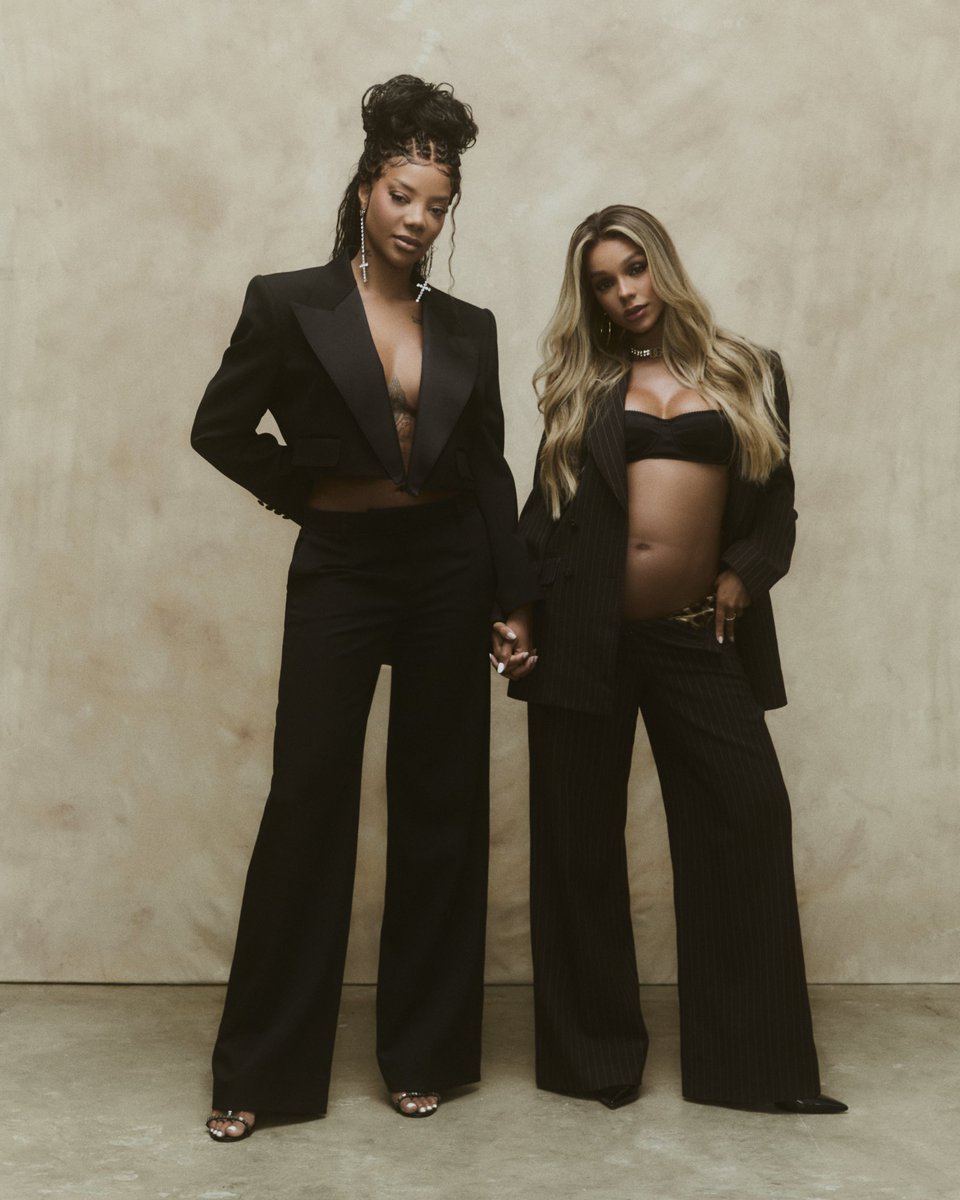afrochato's tweet photo. Imagina você nascer e suas mães serem assim: https://t.co/4Hq5tpm8t7