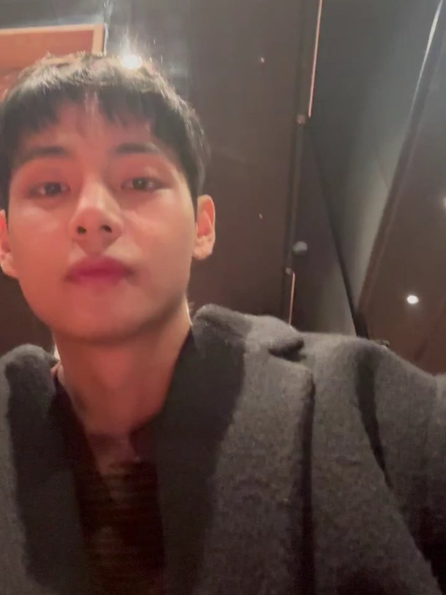 KTH_Facts's tweet photo. HAPPY BIRTHDAY TAEHYUNG 
WE LOVE YOU TAEHYUNG 
BORAHAE TAEHYUNG 
#SideBySideWithTaehyung
#AlwaysWithTaeComeWhatMay
#VOurBestFriendLikeForever https://t.co/eP6Tt94YQf