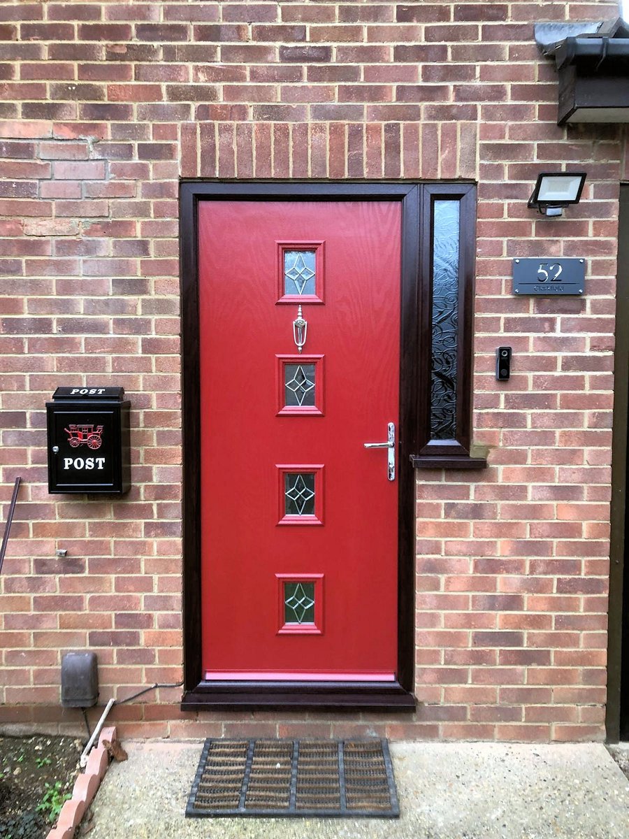 Now this is a little different - red contemporary style composite door and narrow sidelight into a black outer frame. Feature leaded and bevelled small panes, chrome effect furniture. #colourpop

#newdoor
#compositedoor
#thursdaymotivation
#red
#reddoor
#kerbappeal
#redstyle♥️