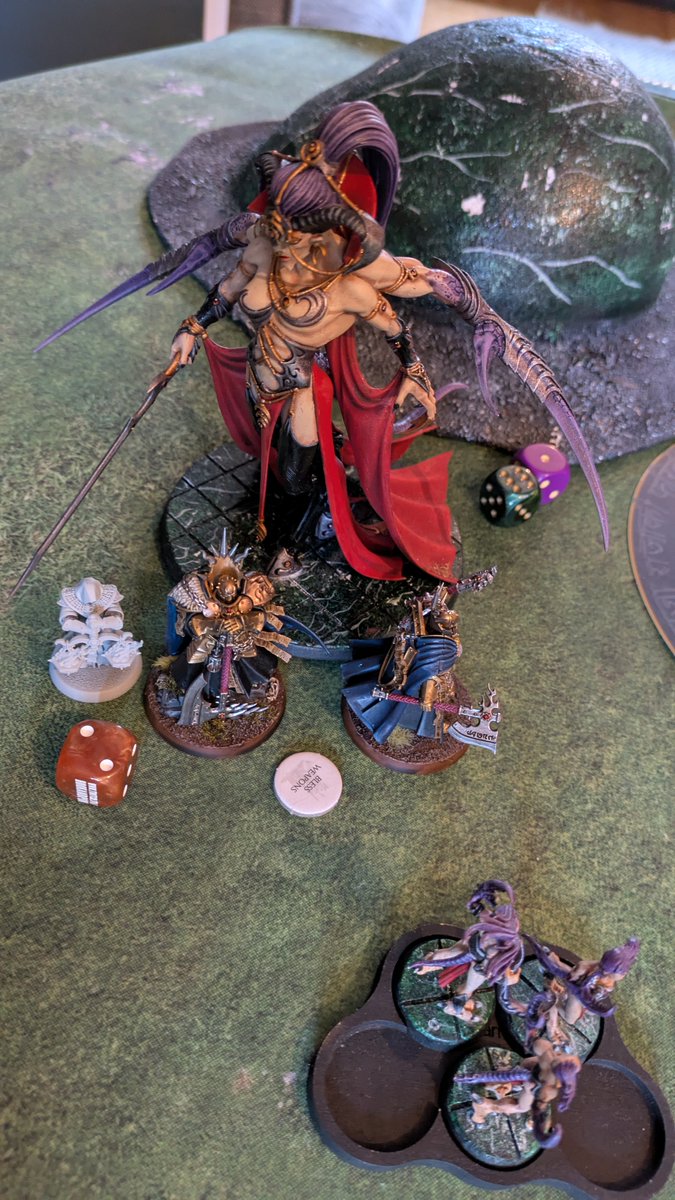 First game of 2025 saw my Stormcast facing Ben's Slaanesh in a 1k game of Border War. Close fought ending 29-28 to Ben, it was only after the game, I realised I was fighting 150pts down as forgot a unit of Praetors 😂 #WarhammerCommunity #AgeOfSigmar