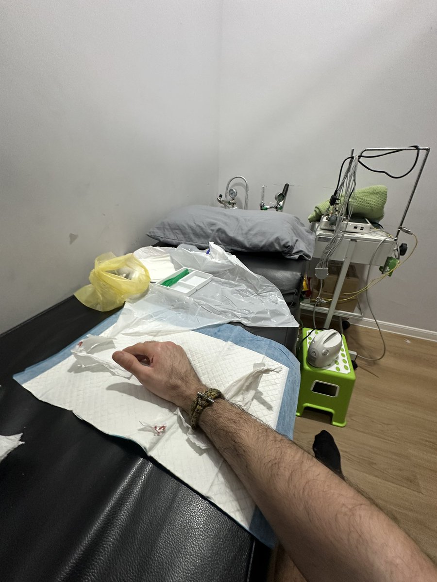 Morsure de Singe sur l’île de LangKawi en Malaisie : je commence bien l’année ! Les infectiologues, le médecin m’a dit qu’ils ne réalisaient pas de prévention de la rage post morsure ici, qu’en pensez vous ? Je flippe un peu 😬 ⬇️