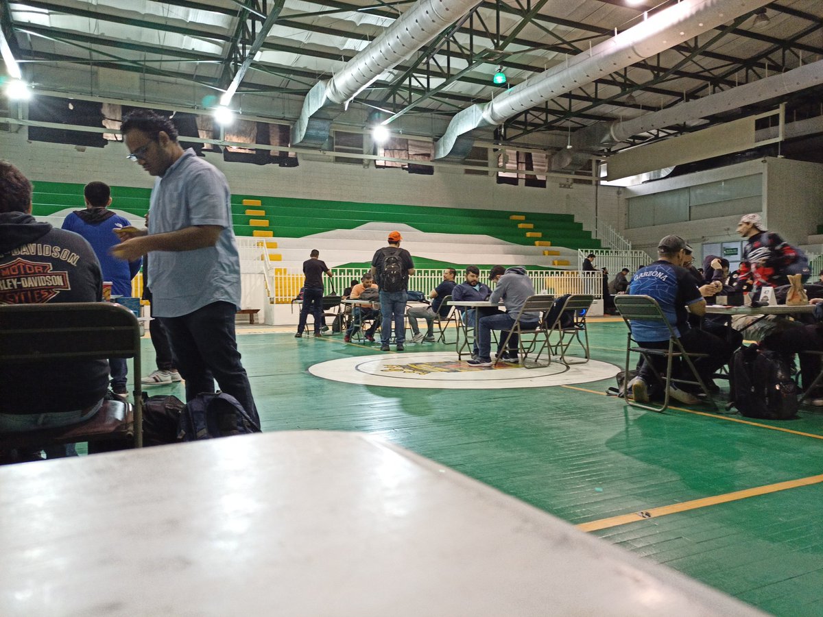 Nuevo año Nuevo regional de Yugi, la diferencia? Solo 3 horas de sueño y un torneo de 9 horas. Ire publicando resultados de rondas cuando pueda.
