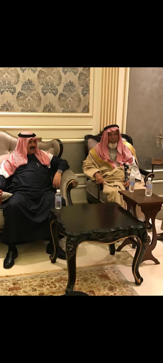 hareqnews's tweet photo. وترجّل الشيخ الكريم #سعود_بن_مشاري_الهزاني يرحمه الله...

مقال كتبه الأستاذ/خالد بن عبدالعزيز بن ناصر الهزاني👇👇

في صبيحة يوم الثلاثاء 30 /6 / 1446هـ فُجعنا برحيل العم الكريم الوجيه الشيخ/ سعود بن مشاري بن محمد بن ناصر بن حمد الهزاني .
جاني خبر سعود عزيز الجنابِ .... مرحوم ياللي للجمالات كسّاب
حدثني أبناءه الكرام: في ليلة وفاته ـ رحمه الله ـ استيقظ قبل الفجر بساعة؛ لإحياء قيام الليل كعادته اليومية منذ سنوات، وبعد وضوئه ووقوفه بمصلاه أمام ربه جل جلاله مستقبلاً القبلة أصابته وعكة صحية فأخذ لسانه يلهج بذكر الله تعالى والتسبيح والتهليل، ويلحّ على أهل بيته بالهدوء والسكينة والطمأنينة وذكر الله، 
وبعد تنويمه ودنو أجله ـ رحمه الله ـ وقف ابنه خالد عند رأسه يقرأ القرآن فكان العم غفر الله له يُكمل الآيات التي تُقرأ عليه في وقت لايرد عليهم بأي كلام آخر . ثم أخذ يلهج لسانه بشهادة التوحيد مرات كثيرة حتى فاضت روحه إلى بارئها رافعاً أصبعه السبابة بالشهادة 
وتلك بشارة خير .. 
فآخر أعماله على وضوءٍ وقيام ليل وشهادة التوحيد
فأيّ خاتمة حسنة هداه ربي لها وثبّته عليها!!   
وأيّ خفايا وخبايا أعمال صالحة قدّمها !!

الآن تكلّم المعنين بأعمال الخير في المحافظة وغيرها بتكفله رحمه الله بمصاريف وتجهيزات وبناء وإكمال المساجد وأوقاف الجمعيات الخيرية دون أن يعلم بذلك حتى المقرّبين منه
وآخرها جعلها ربي في ميزان حسناته وتقبّلها منه : مركز غسيل الكلى بالمحافظة الذي تكفّل ببناءه وتجهيزه بجميع احتياجاته بملايين الريالات وأوشكت وزارة الصحة على تشغيله.
فقد كان العم رحمه الله يحدثني قبل سنوات عن معاناة مرضى الغسيل الكلوي ومكابدة السفر ومشاوير السيارات المتكررة لعلاجهم خارج المحافظة .        
ومن شاهد ورأى كثرة وفود المعزين والداعين له من جميع مناطق المملكة ومختلف الجنسيات الذين لم تر عيني مثل عددهم تقبل الله منهم سيعلم حجم القبول والمحبة للمغفور له    

كان رحمه الله عنوان مجد .. وتاج فخر
امتلك مكانة وتقديراً لدى ملوكنا وحكامنا وأمراءنا وشيوخ القبائل ووجهاء العشائر وأبناء الأسر الكرام 
 يستحضر الشعر الفصيح والنبطي والتاريخ 
امتلك هيبة ووقارا .. ومحبة وإجلالا .. حباه ربي بكريم الخصال والفضائل .. 
تفيض أيمانه كرما سارت به الركبان .. وتنبع أخلاقه تواضعاً صار قدوة للأنام 
كل من شرُف بمقابلته يجد التقدير والاكرام .. والحفاوة وحُسن الاستقبال .. مع سمو الخلق وعلو الهمة .. ورحابة الصدر وجلالة القدر .
يمناه كريمة كسحابة فيّاضة .. سقت الارض فاخضرّت.
شرُفت بالقرب منه والداً وعمّاً وموجهاً وناصحاً .. حريصا على صلة الرحم وتواصل الأقارب واجتماعهم دون استثناء   
ينفق الغالي والنفيس في الخير والعطاء دون كلل أو ملل . يبذل الخير ولايتحدث .. ويحب الكرم والكرماء ..  
كان رحمه الله لاينتظر جزاءً ولاشكوراً ولا مديحاً ولا ذكراً ... نحسبه والله حسيبه 
بذل نفسه وجاهه وماله وراحته وصحته لما فيه مصلحة محافظة الحريق وارتفاع سمعتها وصيتها ... والسعي في تنميتها وتطويرها والحفاظ على مكتسباتها وماقدمته وتقدمه دولتنا المباركة لها.. في ظل قيادة خادم الحرمين الشريفين رعاه الله وسمو ولي عهده حفظه الله .
كثير الصمت .. لايتكلم الا فيما يعنيه .. حاضر البديهة .. وقوراً  

قال صلى الله عليه وسلم: (من كان يؤمن بالله واليوم الآخر فليكرم ضيفه، ومن كان يؤمن بالله واليوم الآخر فليصل رحمه ، ومن كان يؤمن بالله واليوم الآخر فليقل خيراً أو ليصمت )
كان يكرم ضيفه
ويصل رحمه
كثير الصمت قليل الكلام وقوراً جليلاً
 *يارب إنه كان شهماً كريماً .. يحب الضيوف ويكرمهم فطرة وجبلّة .. ونحسبها ديانة وحياءً ولانزكي على الله أحدا 
 *ياربنا: هو اليوم ضيفاً عليك .* 
فأكرمه واغفر له وارحمه وتقبل منه صالح الأعمال ياربنا ياكريم ياجواد 
رحمك الله أيها العم الشهم الجليل الكريم