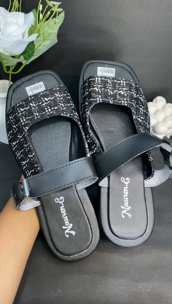 cut_ismalia's tweet photo. sandal platform realpic https://t.co/91PUoJCY4B

cakep pwoll sandalnya nyaman dipake😍✨ https://t.co/NBMLOGrzxV