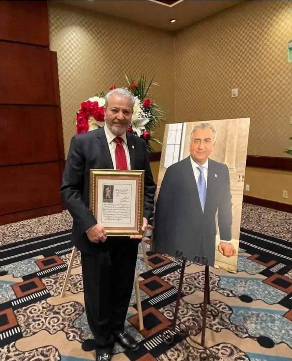 SATAR_CLASSIC's tweet photo. درودبرشما هموطنان عزیزم.
برکسی پوشیده نیست مشی سیاسی ما
ازابتدا پایدارو وفاداربه خانواده پهلوی بوده 

#جاویدشاه 
#ستار https://t.co/3Am5UzCskZ