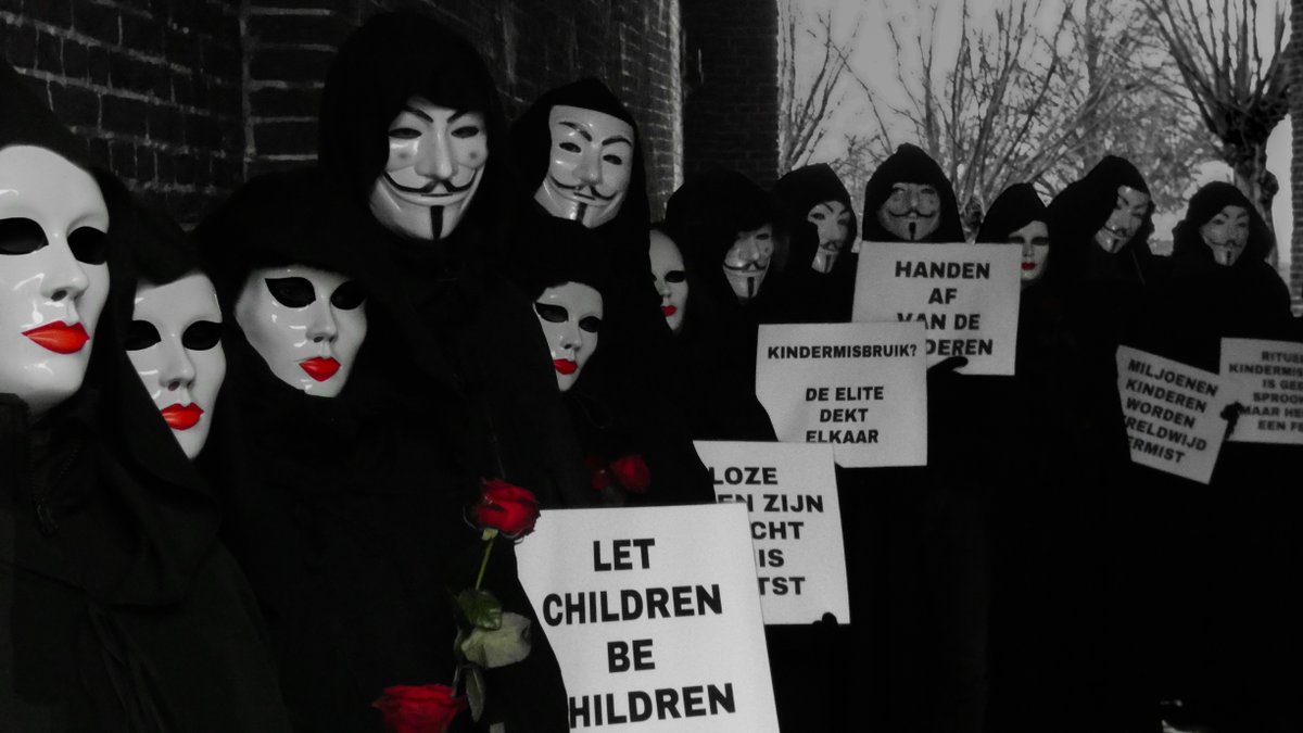 Daveys_Place's tweet photo. "Wereldwijd worden naar schatting jaarlijks acht miljoen kinderen vermist, ongeveer 22.000 per dag."

Voor iedereen die hier niets van geloofd...
Je zou eens moeten weten.....

#vermistekinderen
#waarligtjouwgrens
#staatsontvoeringen
#MissingChildren https://t.co/0IajsoC6Z0
