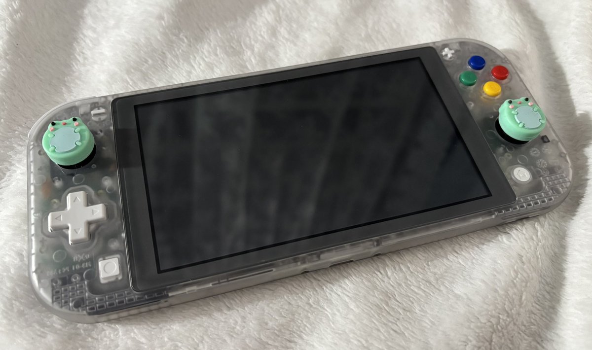 elysestanz's tweet photo. very proud of my first shell swap + joystick upgrade (and the caps obvi) pls say good job elyyyy :3 https://t.co/VLdP7G45GB