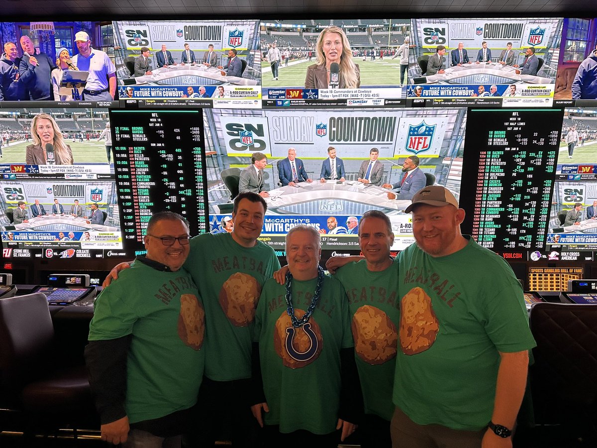 MeattBallBros's tweet photo. Almost time!  #MeatballBrothers #CircaSurvivor @CircaSports @CircaLasVegas @DerekJStevens @JeffreyBenson12 https://t.co/WuEnH1UT0Q