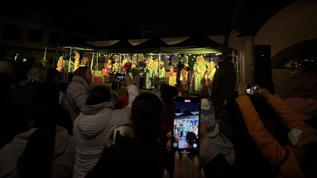 Sandro (@sandro2087) on Twitter photo Ayer participamos en la Cabalgata de Reyes de la <a href="/JMDmoratalaz/">JMD Moratalaz</a>, acompañando a SS. MM. durante todo el recorrido. La emoción en los ojos de los más pequeños y la felicidad de sus familias nos recuerdan lo especial que es mantener viva esta hermosa tradición. Ayer participamos en la Cabalgata de Reyes de la <a href="/JMDmoratalaz/">JMD Moratalaz</a>, acompañando a SS. MM. durante todo el recorrido. La emoción en los ojos de los más pequeños y la felicidad de sus familias nos recuerdan lo especial que es mantener viva esta hermosa tradición.
