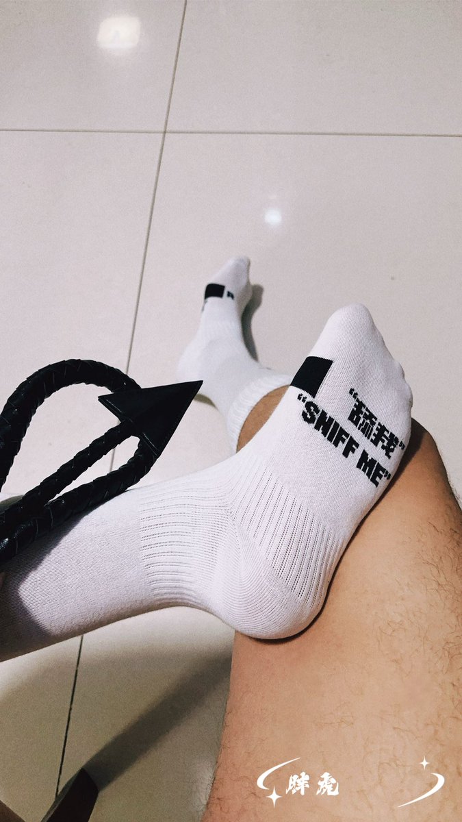 SimpleBear6's tweet photo. 🧦黑or白 https://t.co/45bNHJaLid