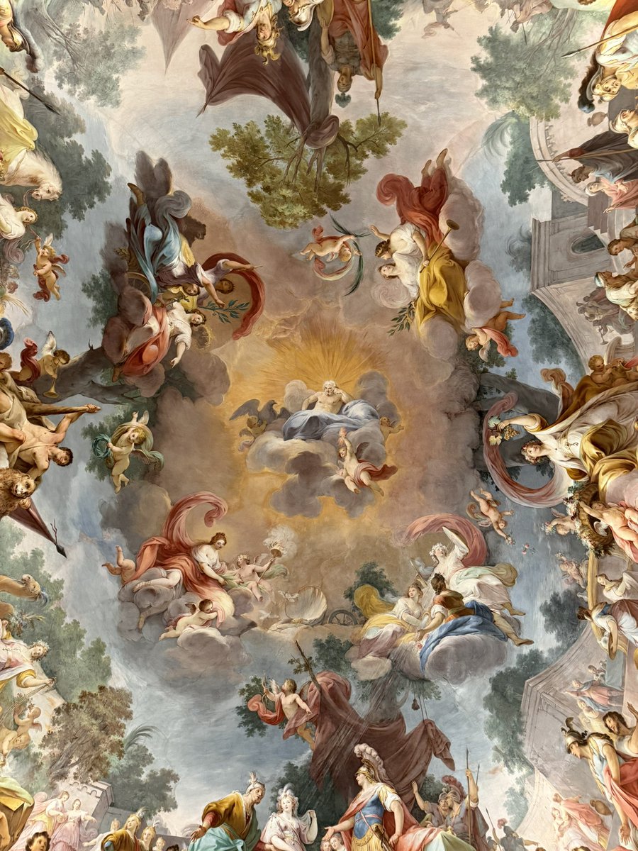 vabehciprovo's tweet image. This photo captures the essence of its majestic frescoes, where gods and goddesses look down upon us, narrating tales of ancient myths and celestial wonders. A visit to this palace is not just a journey through a building, but through time itself. 
#CasertaPalace 
#Art #Frescoes