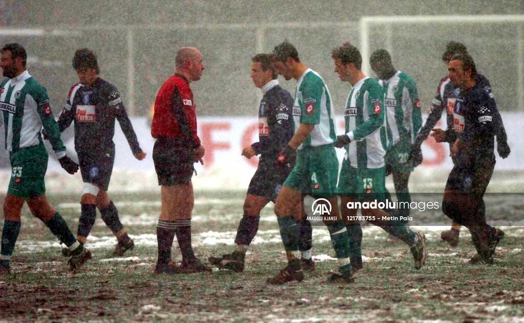 bugunku karlı Liverpoor Manxhester macını gorunce aklıma yıllar once oynadıgımız sarıyer macı geldı