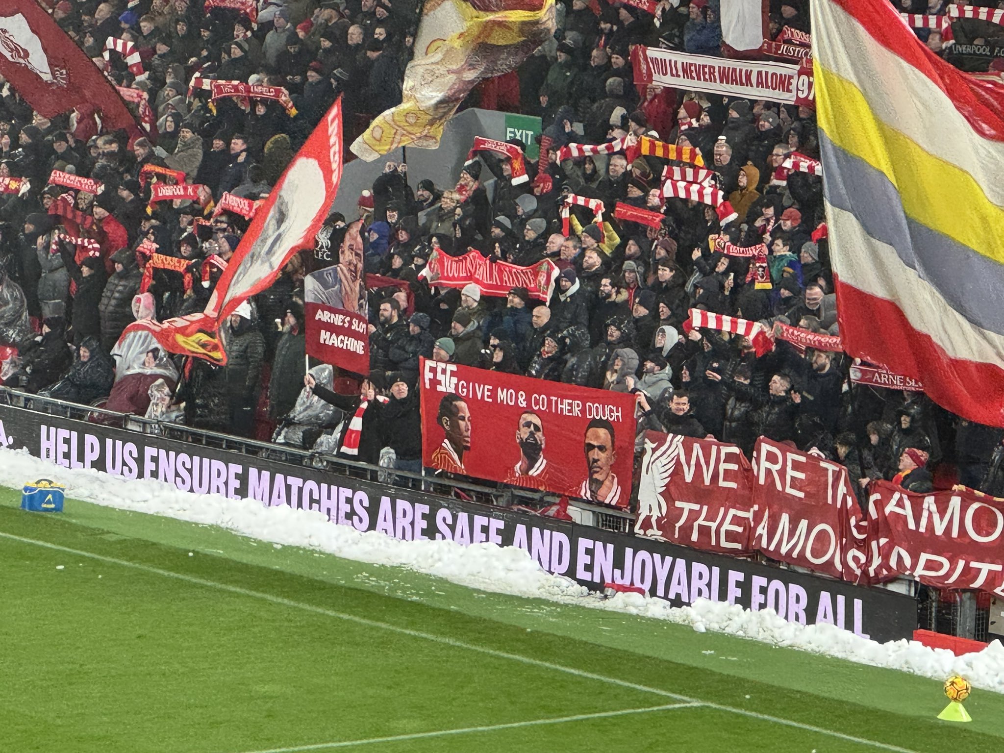 GgivzvSXwAAcFam?format=jpg&name=large