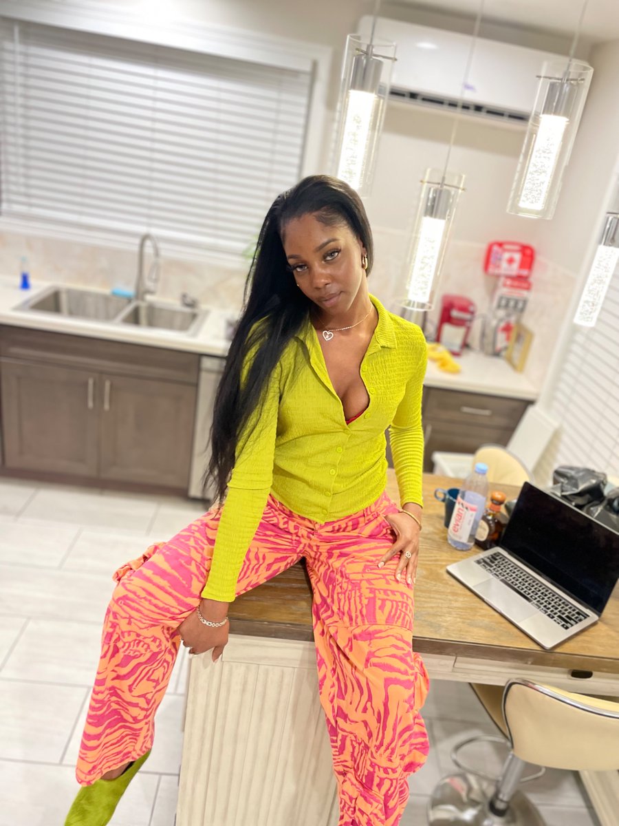 _KOKOBEEZ's tweet photo. Issa flood from yo baddest https://t.co/XjQnBfMUBP