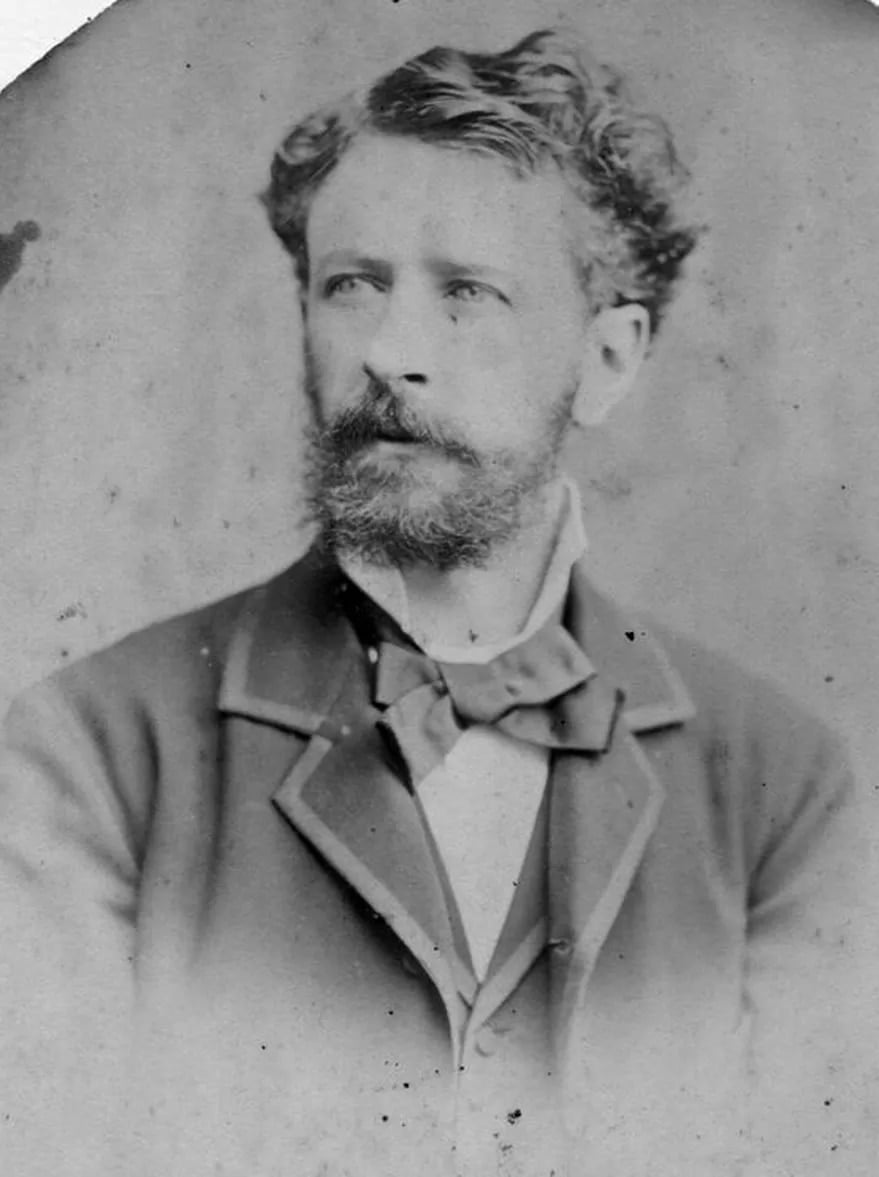 La Martona fue la primera industria láctea de historia de la Argentina y una de las más avanzadas del mundo durante muchas décadas. Fue fundada por el hacendado y político Vicente L. Casares en el año 1889 y significó un gran avance dentro de la agroindustria nacional. Pero,