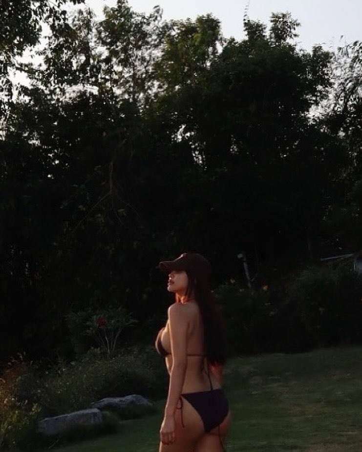amusemia_'s tweet photo. Back to nature katanya. Touch some grass katanya. https://t.co/Zvkx0nLCum