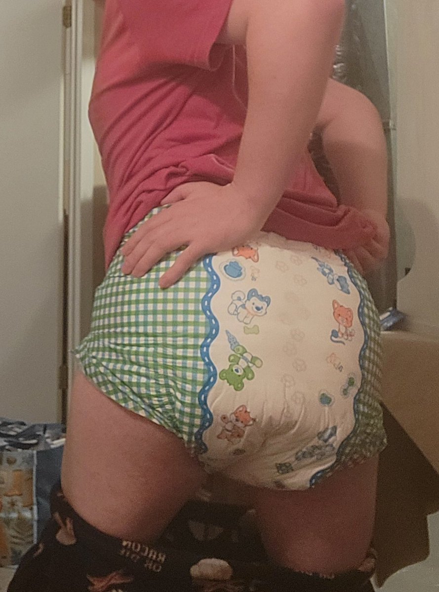 Some Pic took this week but forgot to post the first diaper of the year!!!
