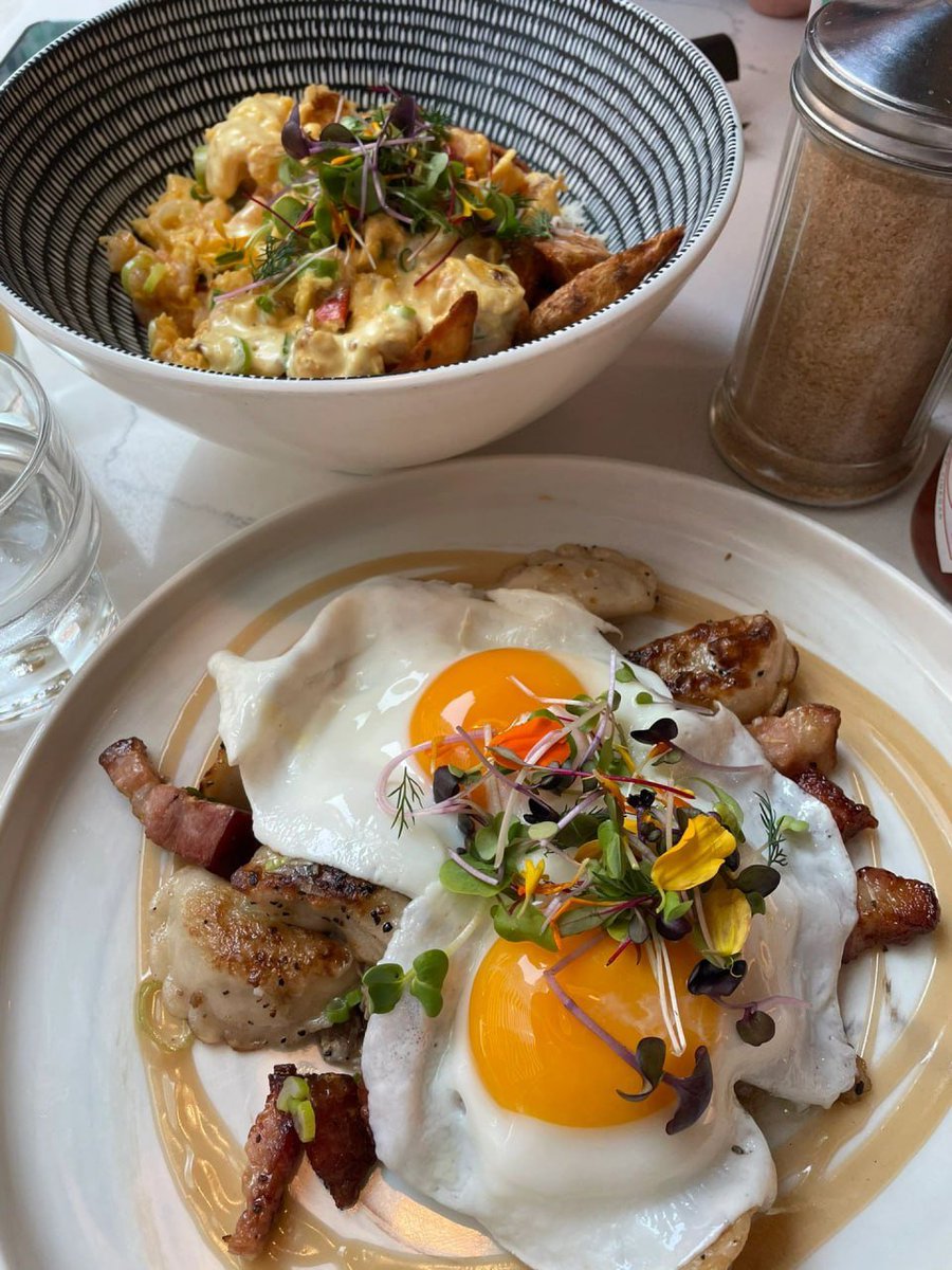 Starting the day with you and a table full of love☺️