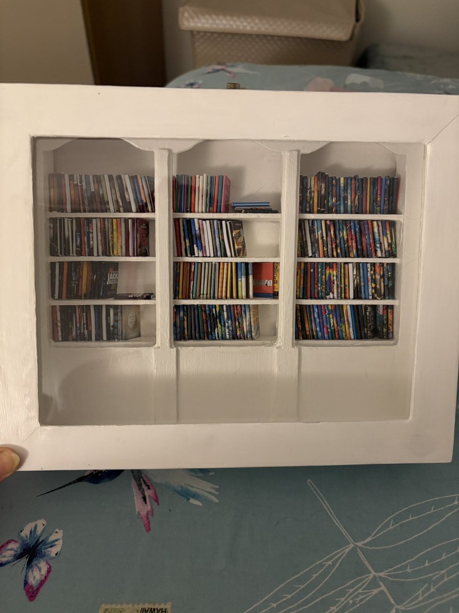 lbiddulph6's tweet image. How cute is this mini bookshelf. Sitting organising my mini books into authors and series 😂 📚