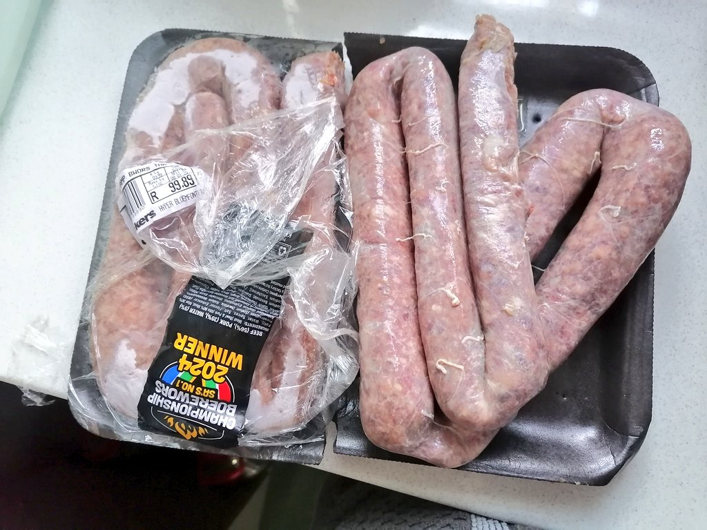 PreciousMalets's tweet photo. This is not the first time I buy wors from @CheckersSA Fluerdal ebe it smells terrible. This one is even worse because nkare e bodile🤮
Please y'all are gonna kill us😭 https://t.co/U9E73nEdlc