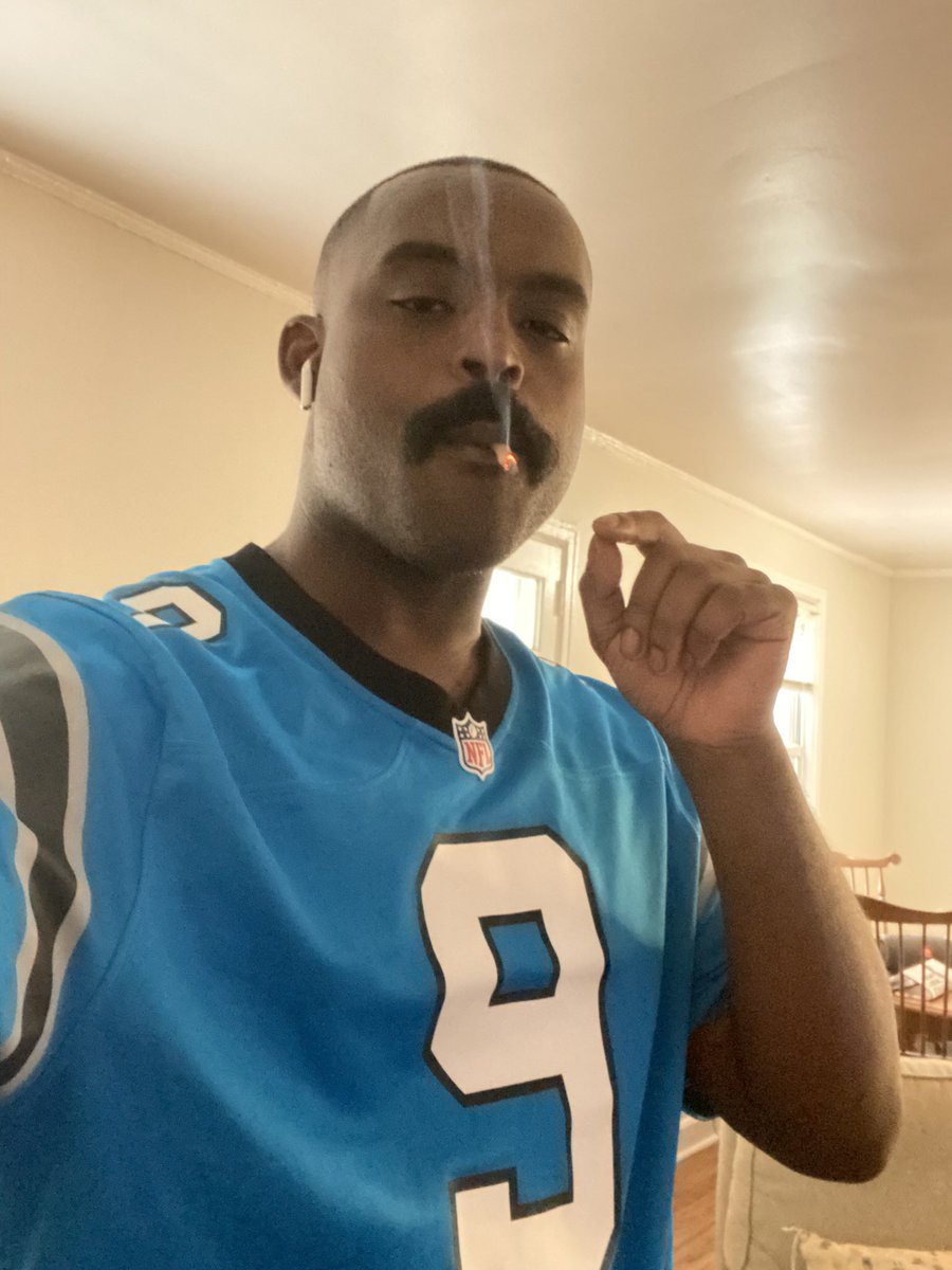 Fuckers in school telling me, always in the barber shop
"Bryce Young ain't 'bout this, Bryce Young ain't 'bout that"
My boy a BD on fucking Lamron and them
He, he, they say that nigga don't be putting in no work
Shut the fuck up
Y'all niggas ain't know shit
All y'all