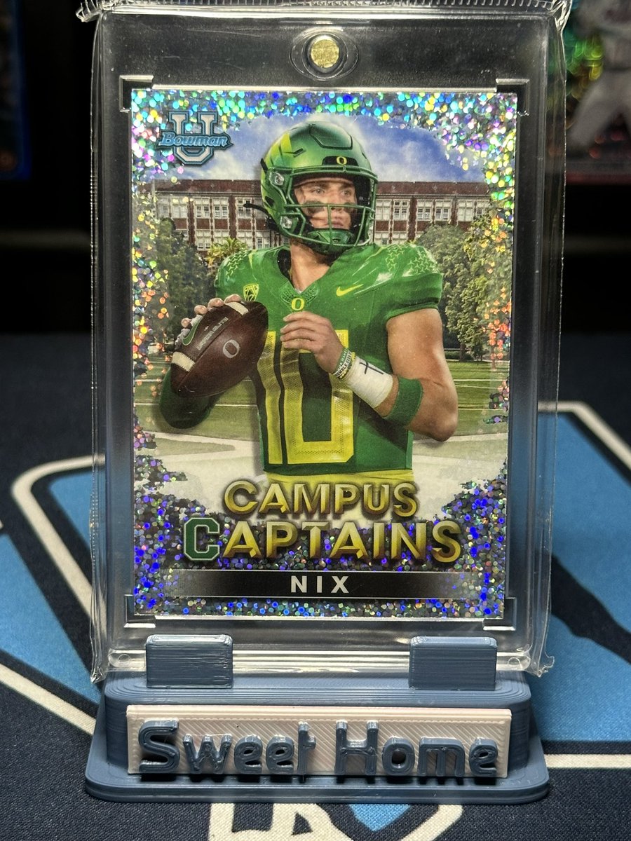 Bo Nix giveaway! 

Like, repost, and follow to be entered. 

Winner will be announced Tuesday night 1/7. Thanks and good luck #thehobby fam!