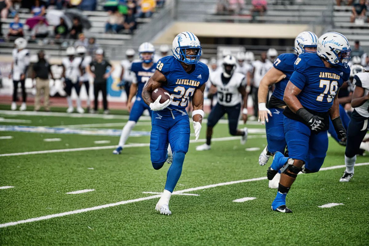 After a great conversation with @CoachMoneyTAMUK, Iam blessed to have received offer from <a href="/JavelinaFB/">TAMUK Javelina Football</a>   

 <a href="/coachcodutti/">Coach Codutti</a> <a href="/Coach_DJones/">Coach DJ™</a>