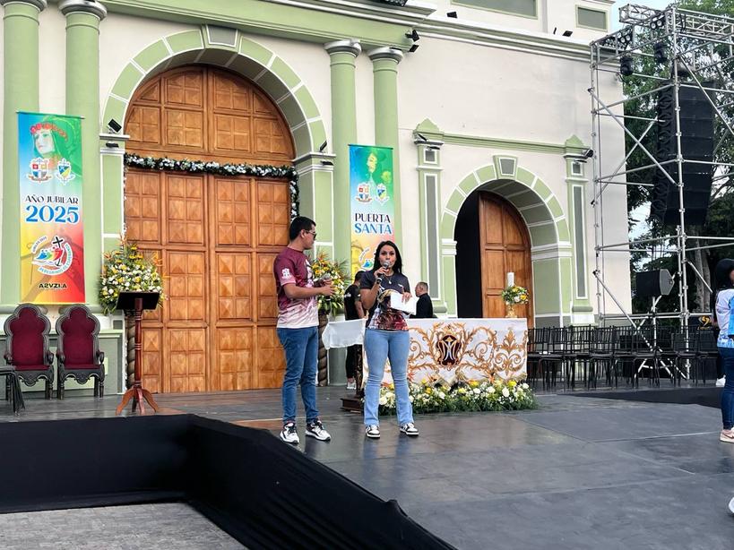 En estos momentos // Rezo del Santo Rosario previo a la Bajada Solemne de la sagrada imagen de la Divina Pastora
#Visita167
#ArquiBqto
