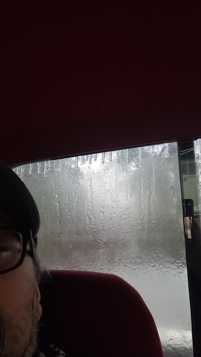 Darkstrngr1's tweet image. Out in the truck charging my phone .... powers out and ice is just piling up out here .... I wanted snow not this!!!!