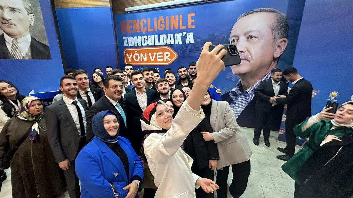 katılımlarıyla Kongremizi Gerçekleştirdik.

Gençliğin enerjisiyle dolup taşan bu güzel günde, birlik ve beraberliğimizin ne kadar güçlü olduğunu bir kez daha hissettik. Daha güçlü bir Zonguldak ve Türkiye için aynı heyecan ve azimle çalışmaya devam edeceğiz.