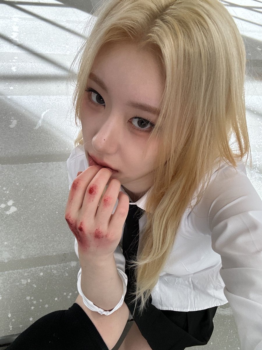 chaeryeong pics tweet media