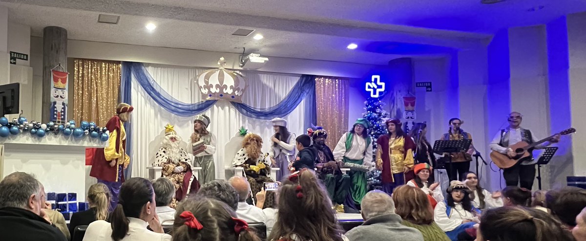 La noche de Reyes siempre tiene un aura especial, llena de ilusión y esperanza. Este año, esa magia también se ha sentido en el Hospital de Conxo. Yo me lo he pasado como un enano!  👑👑👑
