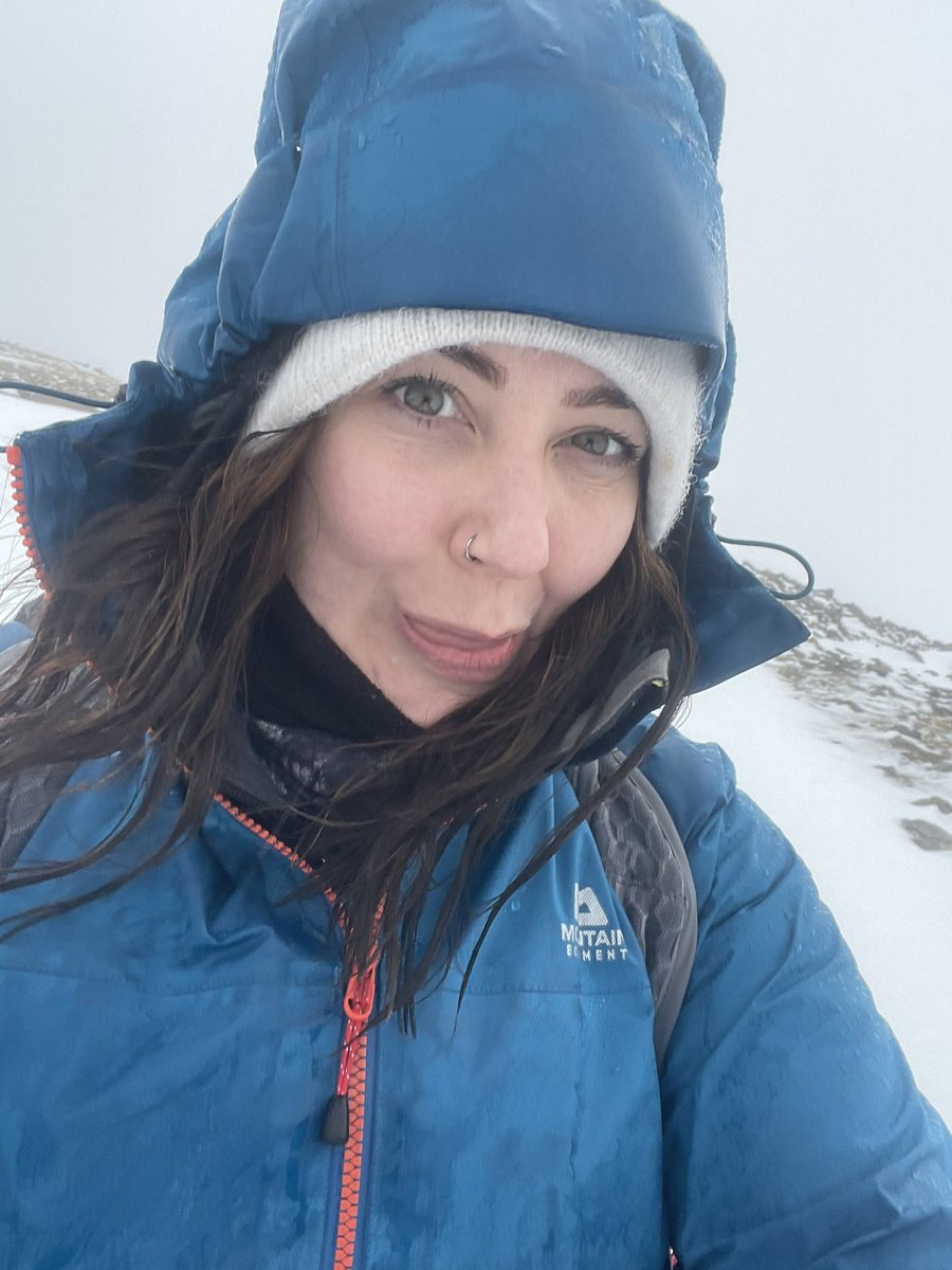 clairejadshead's tweet image. Snow DONE! First time on Rangers Path up Snowdon in knee deep snow. Can’t take credit for the snowman ⛄️ though 😂 #snowdon #snowday