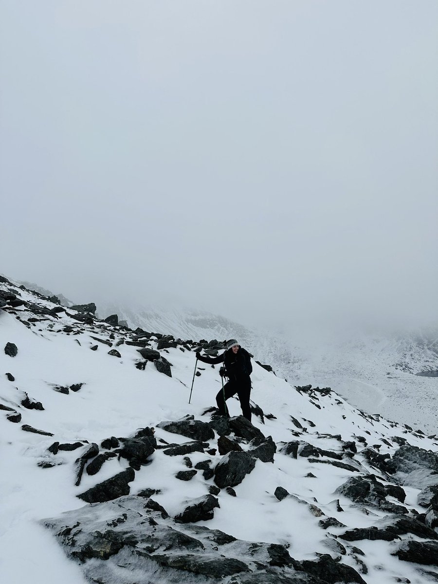clairejadshead's tweet image. Snow DONE! First time on Rangers Path up Snowdon in knee deep snow. Can’t take credit for the snowman ⛄️ though 😂 #snowdon #snowday