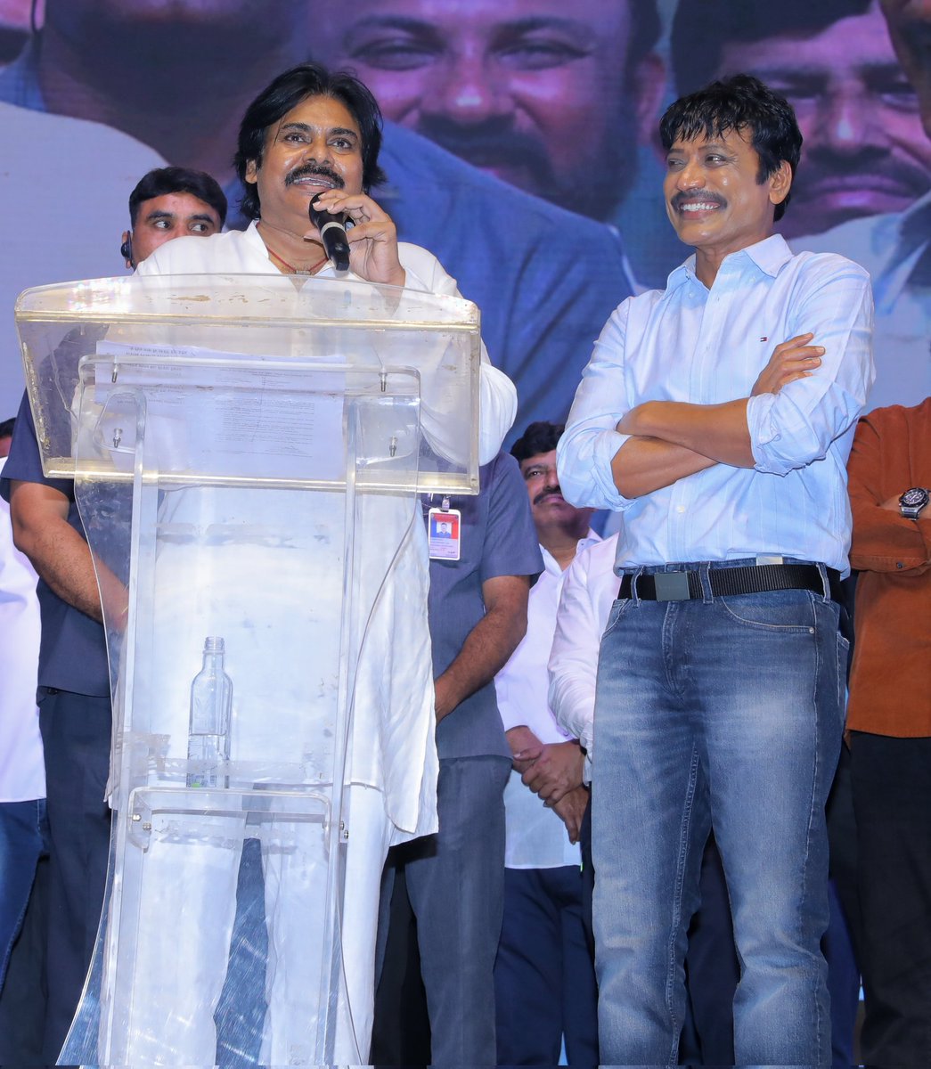 AkhilShatagni's tweet image. Friends re-union🤗😍

#GameChanger #MegaPowerEvent 
@iam_SJSuryah