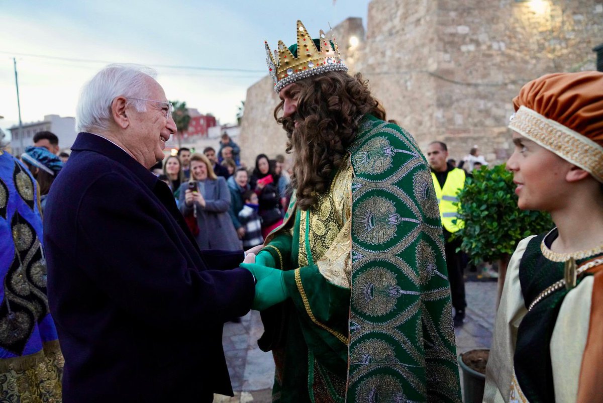GobiernoMelilla's tweet photo. Con un video recordatorio de las actividades de Navidad y otro que narra un bello cuento sobre la llegada de los Reyes Magos a Melilla ha comenzado en la plaza de las Culturas la noche mágica. https://t.co/EnfCkbZ9rQ