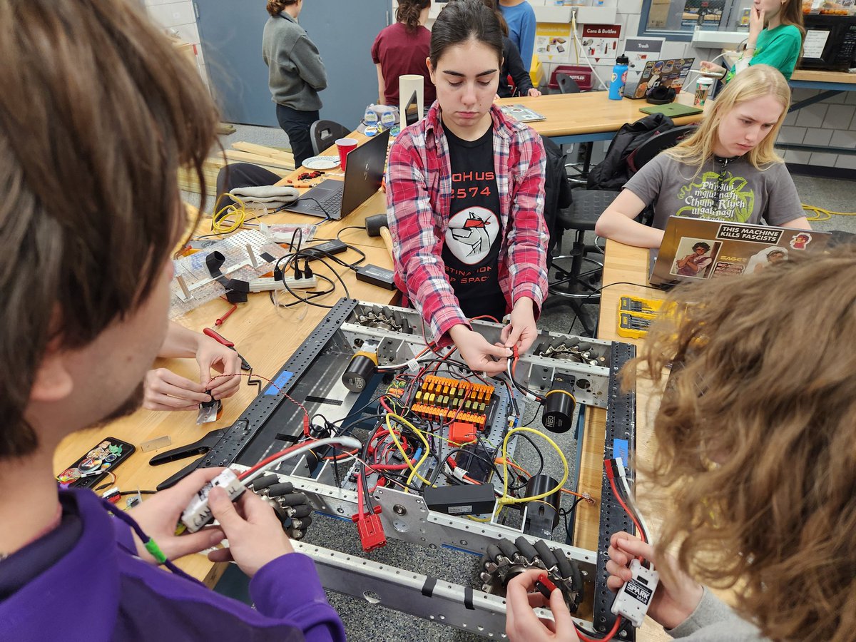 UMNRobotics's tweet image. This is the day 2 mid-day update of the 2025 RI3D Season! So far, we have our chassis built and are working to build the wood field elements.

@umncse #firstdive #reefscape #mnfirst #omgrobots