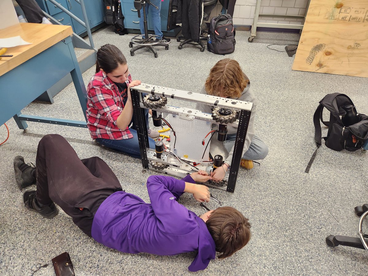 UMNRobotics's tweet image. This is the day 2 mid-day update of the 2025 RI3D Season! So far, we have our chassis built and are working to build the wood field elements.

@umncse #firstdive #reefscape #mnfirst #omgrobots