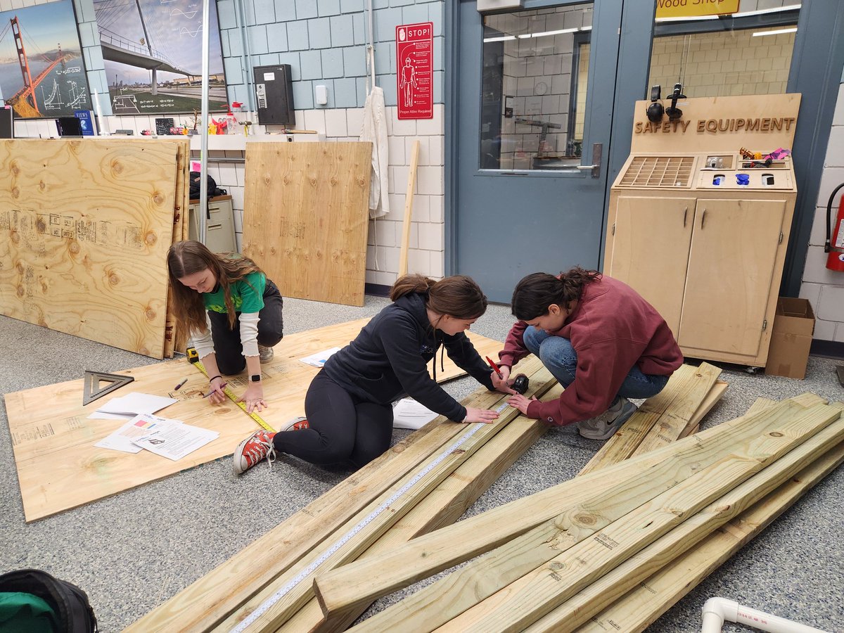 UMNRobotics's tweet image. This is the day 2 mid-day update of the 2025 RI3D Season! So far, we have our chassis built and are working to build the wood field elements.

@umncse #firstdive #reefscape #mnfirst #omgrobots