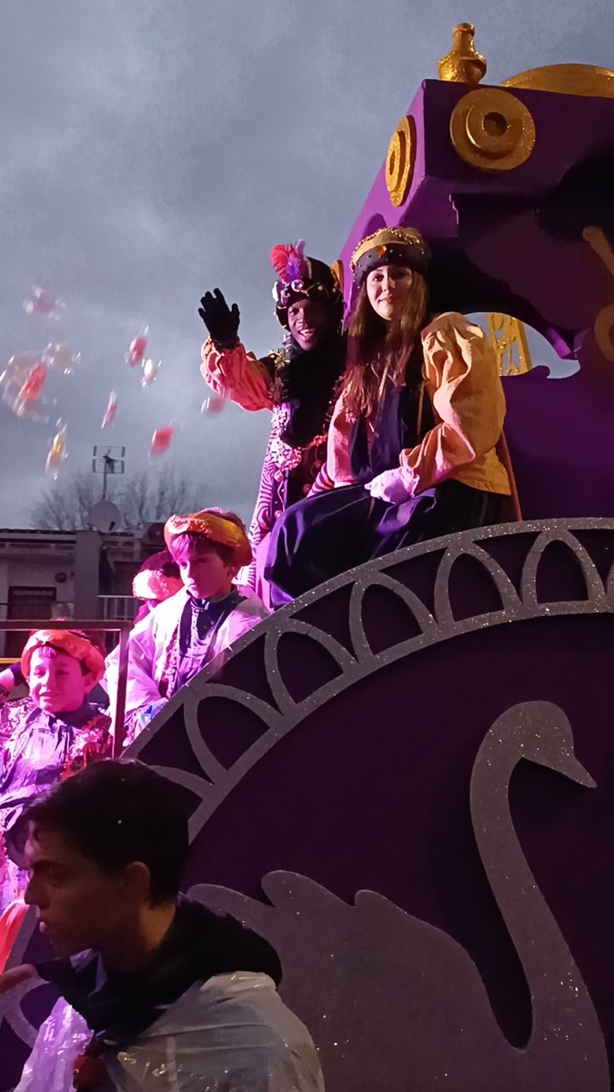 analcon's tweet photo. Baltasar negro, como debe ser 
#cabalgata #ReyesMagos
#Baltasar #Cáceres https://t.co/FKDmmK4tSG