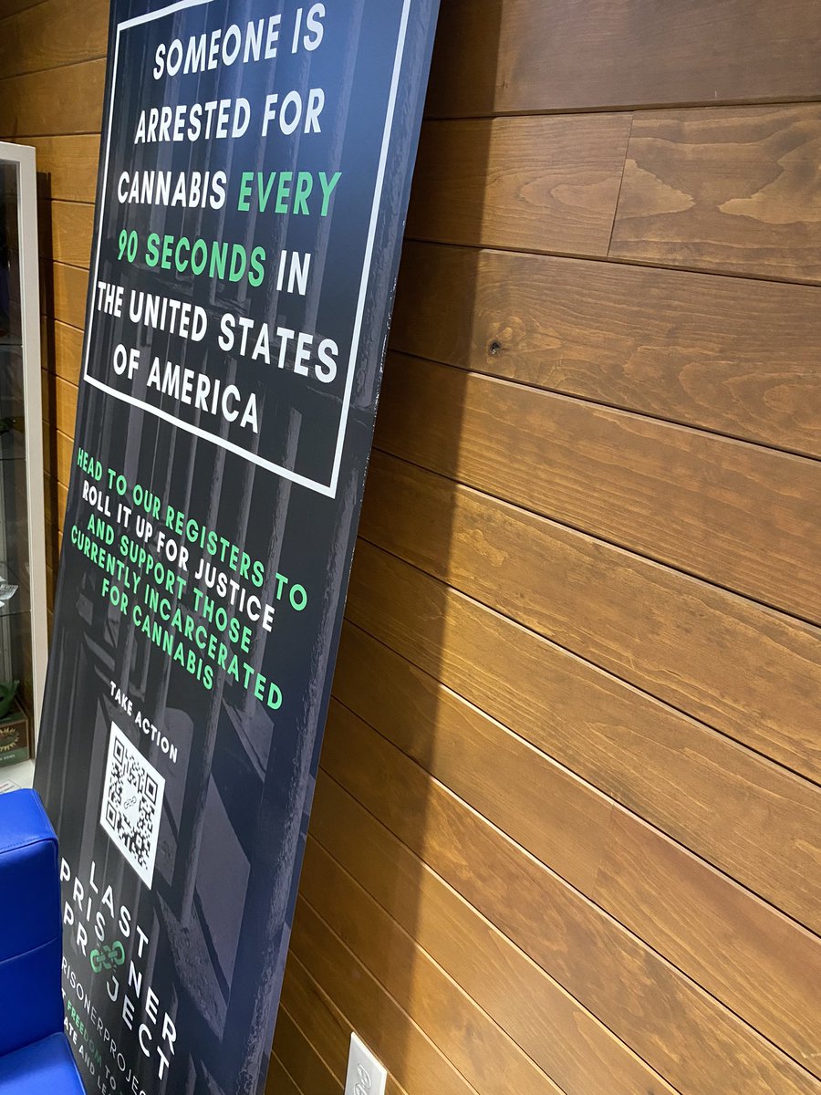 Limpee3's tweet image. #LEGALIZE