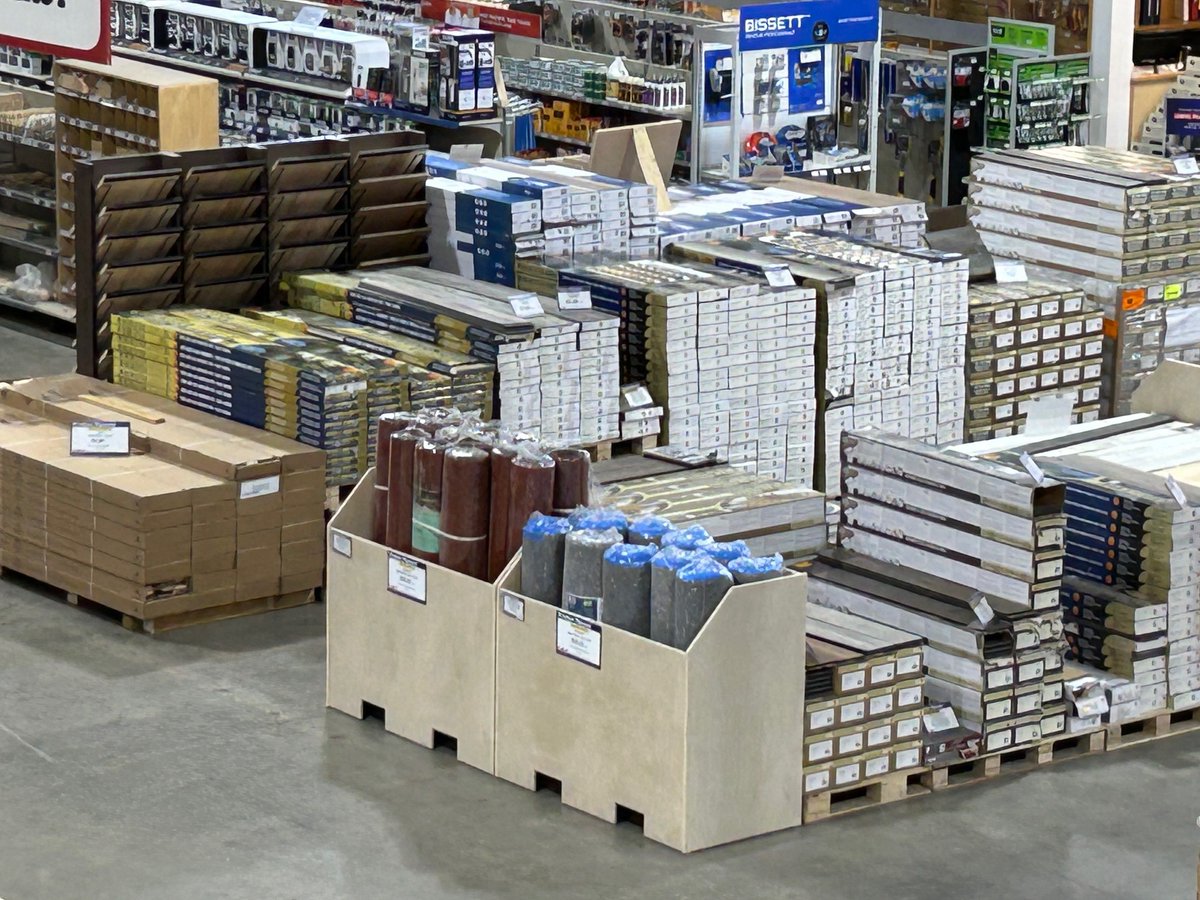 WindsorTotara's tweet image. Amazing flooring sale happening now at Windsor Plywood Calgary South! Prices starting at $2.24/sqft.

This location Only!!
#46 Highfield Circle SE.
403.259.3210
Don't miss out! #flooring #sale #TheExpertsYouNeedToKnow