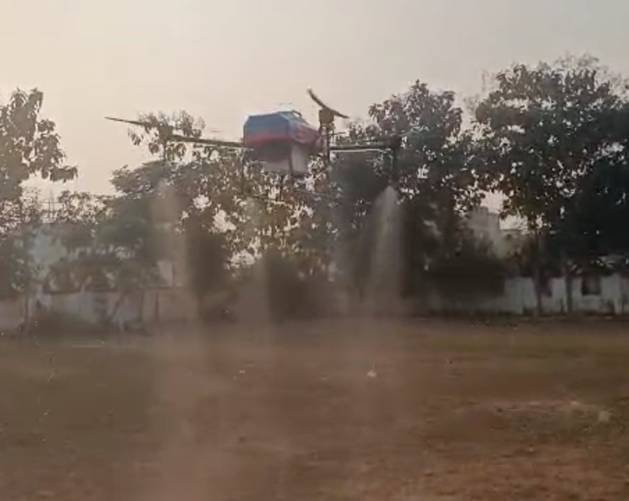 blendmest_Tech's tweet image. Blendmest unveiled there 1st #Indian made #agricultural #drone Rancher at #upits24. Rancher is first of it’s kind agriculture drone which can perform dual operation #seeding &amp;amp; #spraying
#Blendmest is focused to develop #manufactured drone for various applications.