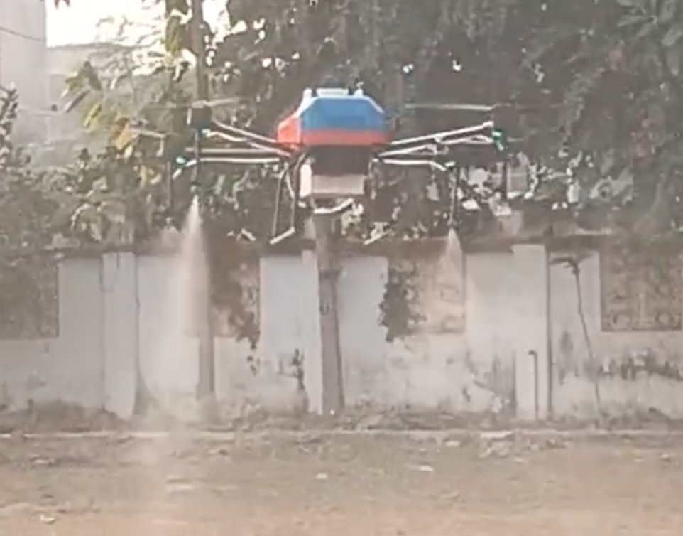 blendmest_Tech's tweet image. Blendmest unveiled there 1st #Indian made #agricultural #drone Rancher at #upits24. Rancher is first of it’s kind agriculture drone which can perform dual operation #seeding &amp;amp; #spraying
#Blendmest is focused to develop #manufactured drone for various applications.